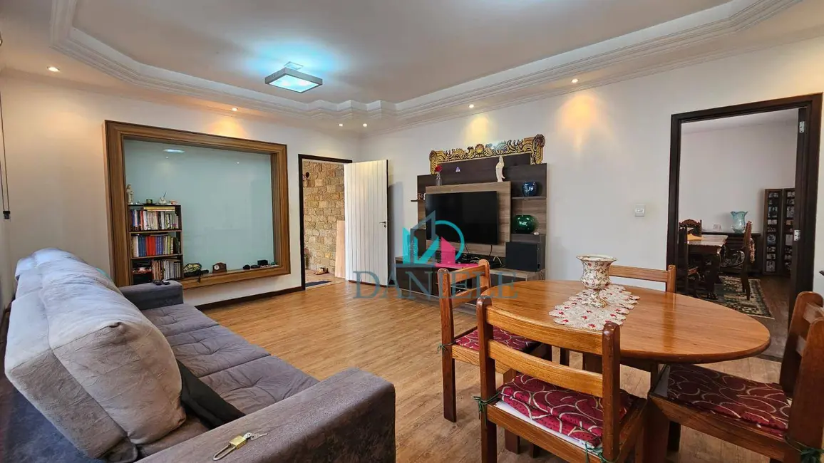 Casa com 3 quartos à venda, 300m2 em Centro, Araraquara - SP - imagem 8 Foto 8 de Casa com 3 quartos à venda, 300m2 em Centro, Araraquara - SP