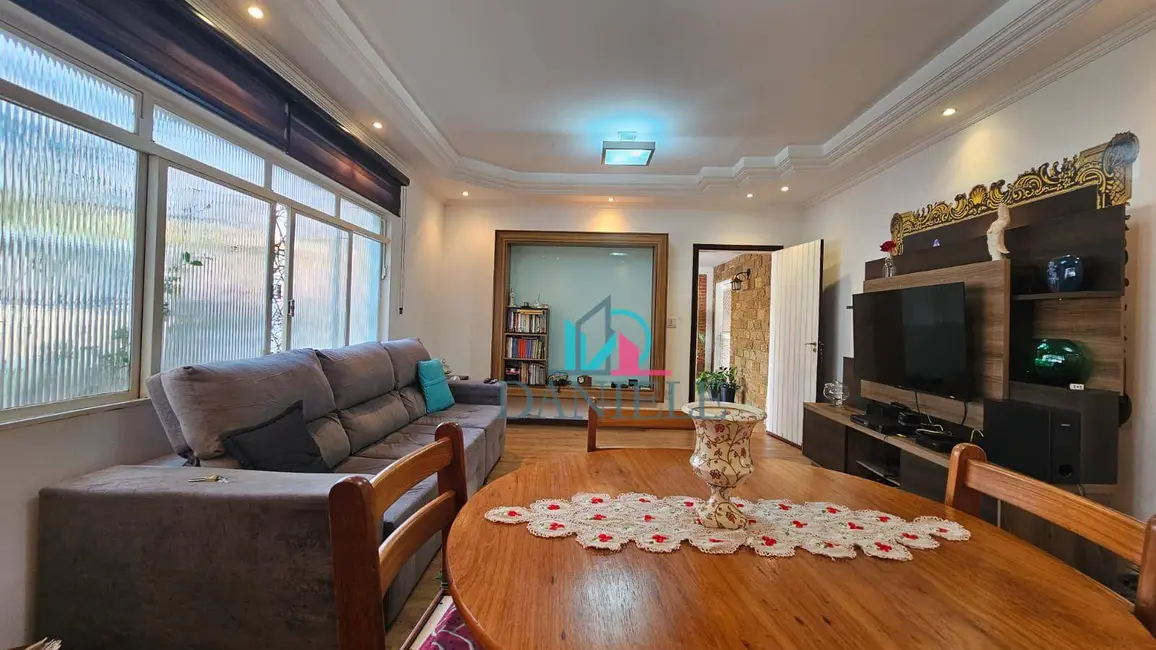 Casa com 3 quartos à venda, 300m2 em Centro, Araraquara - SP - imagem 3 Foto 3 de Casa com 3 quartos à venda, 300m2 em Centro, Araraquara - SP