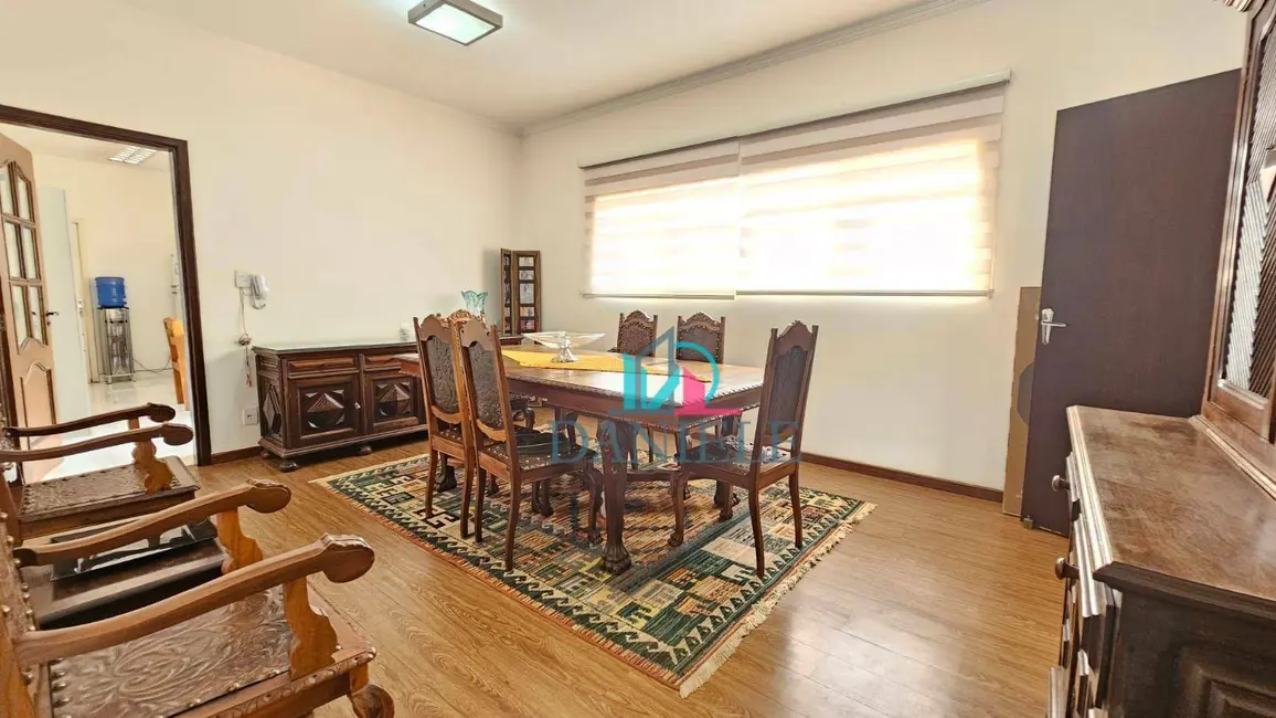Casa com 3 quartos à venda, 300m2 em Centro, Araraquara - SP - imagem 4 Foto 4 de Casa com 3 quartos à venda, 300m2 em Centro, Araraquara - SP