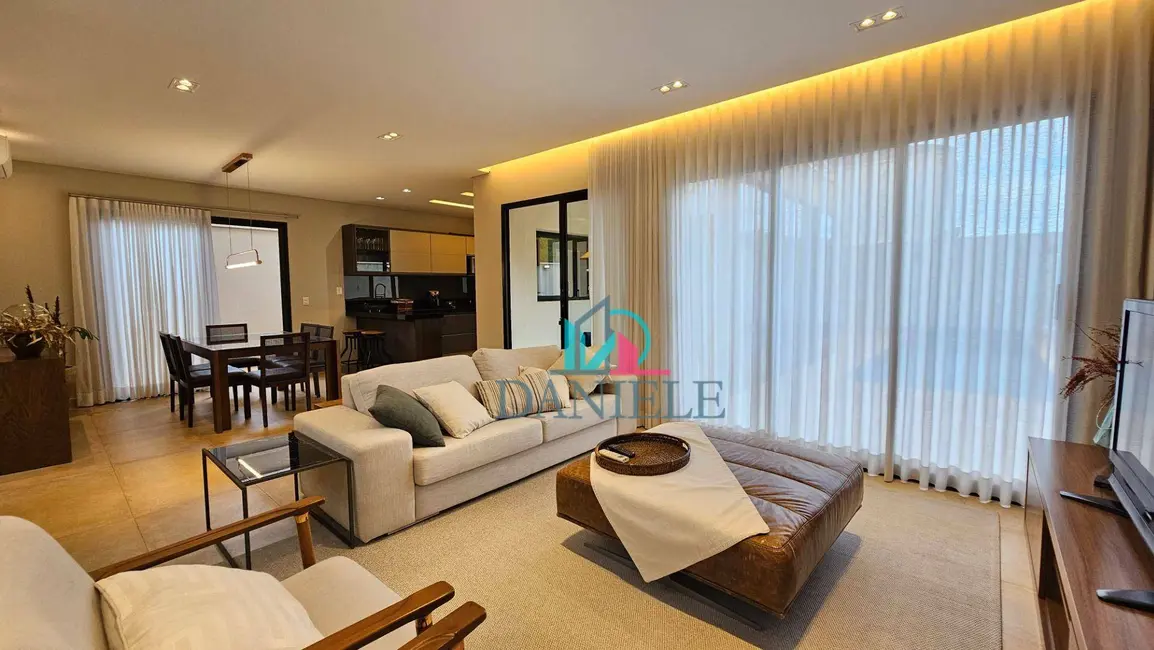 Casa de Condomínio com 3 quartos à venda, 307m2 em Parque Residencial Damha, Araraquara - SP - imagem 3 Foto 3 de Casa de Condomínio com 3 quartos à venda, 307m2 em Parque Residencial Damha, Araraquara - SP