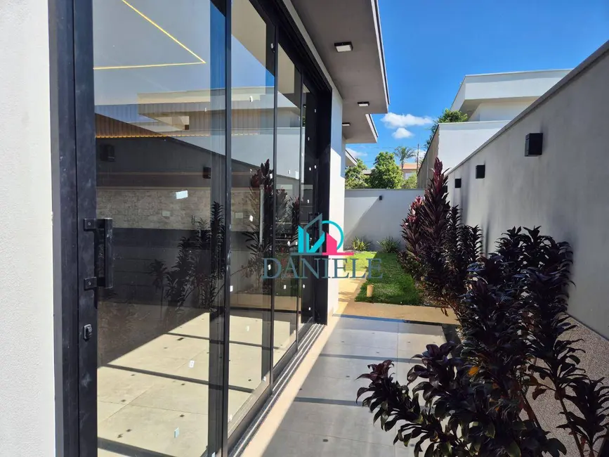 Foto 5 de Casa de Condomínio com 3 quartos à venda, 302m2 em Parque Residencial Damha, Araraquara - SP