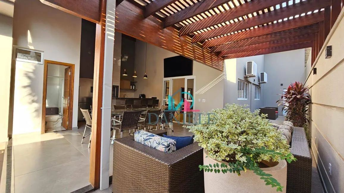 Casa de Condomínio com 3 quartos à venda, 450m2 em Parque Residencial Damha, Araraquara - SP - imagem 3 Foto 3 de Casa de Condomínio com 3 quartos à venda, 450m2 em Parque Residencial Damha, Araraquara - SP