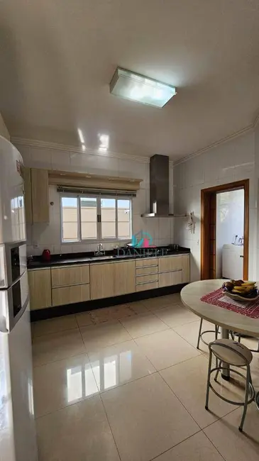 Casa de Condomínio com 3 quartos à venda, 450m2 em Parque Residencial Damha, Araraquara - SP - imagem 9 Foto 9 de Casa de Condomínio com 3 quartos à venda, 450m2 em Parque Residencial Damha, Araraquara - SP