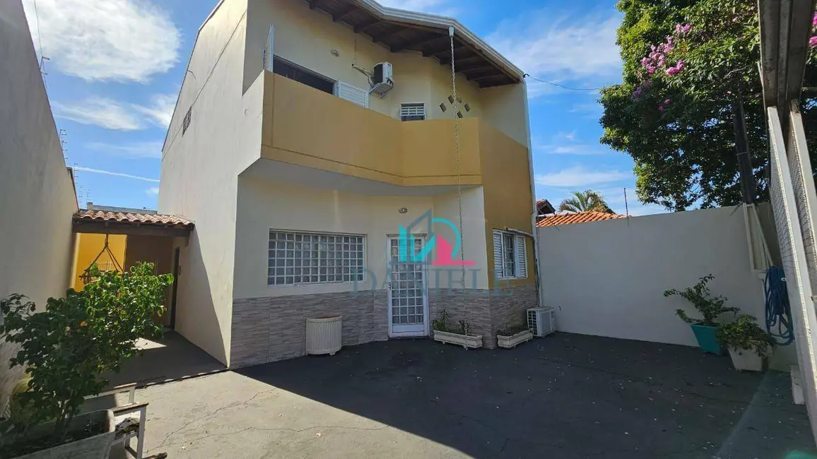 Foto 1 de Casa com 3 quartos à venda, 190m2 em Parque Igaçaba, Araraquara - SP