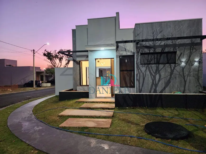 Foto 1 de Casa de Condomínio com 3 quartos à venda, 212m2 em Jardim Marialice, Araraquara - SP