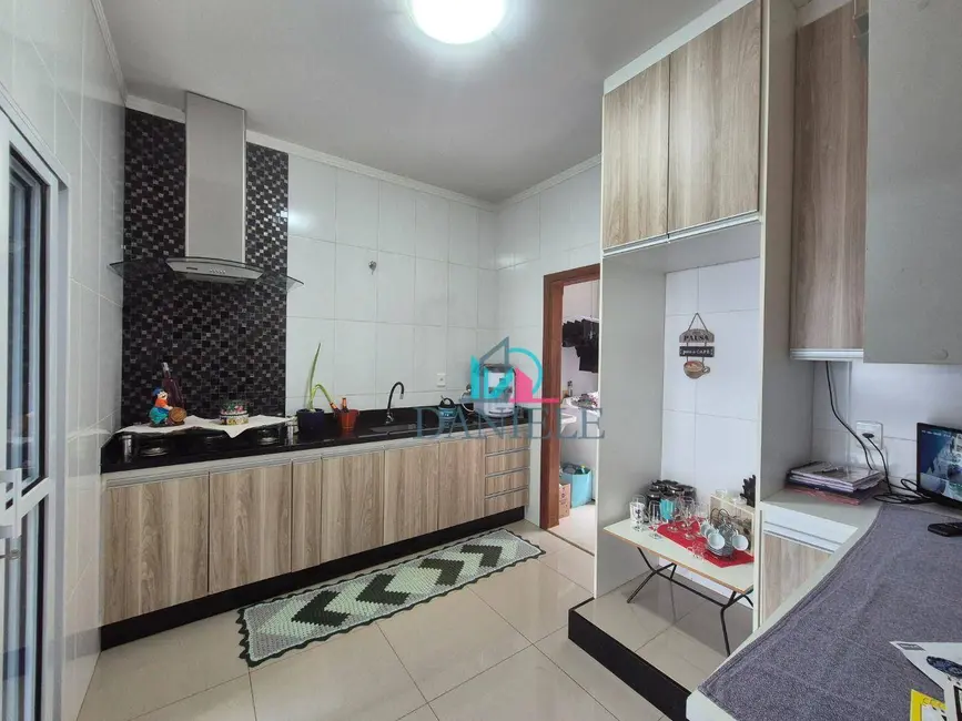 Casa com 3 quartos à venda, 320m2 em Jardim Eliana, Araraquara - SP - imagem 7 Foto 7 de Casa com 3 quartos à venda, 320m2 em Jardim Eliana, Araraquara - SP
