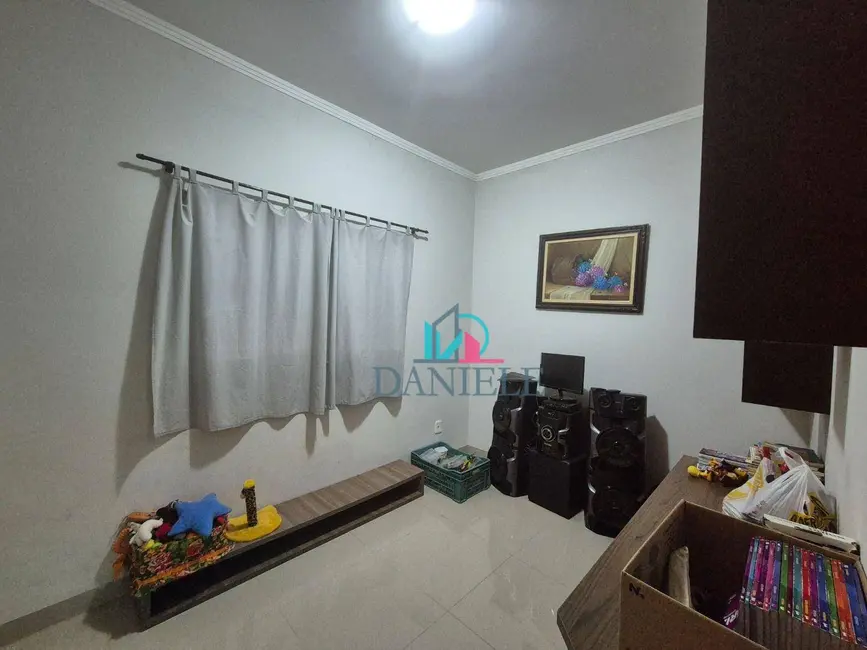 Casa com 3 quartos à venda, 320m2 em Jardim Eliana, Araraquara - SP - imagem 4 Foto 4 de Casa com 3 quartos à venda, 320m2 em Jardim Eliana, Araraquara - SP