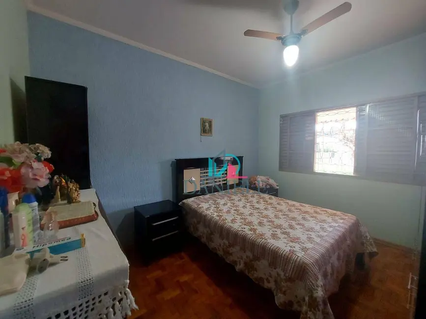 Casa com 3 quartos à venda, 209m2 em Jardim Santa Lúcia, Araraquara - SP - imagem 9 Foto 9 de Casa com 3 quartos à venda, 209m2 em Jardim Santa Lúcia, Araraquara - SP