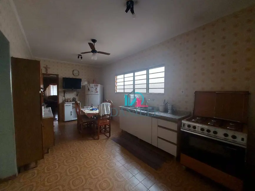 Casa com 3 quartos à venda, 209m2 em Jardim Santa Lúcia, Araraquara - SP - imagem 7 Foto 7 de Casa com 3 quartos à venda, 209m2 em Jardim Santa Lúcia, Araraquara - SP