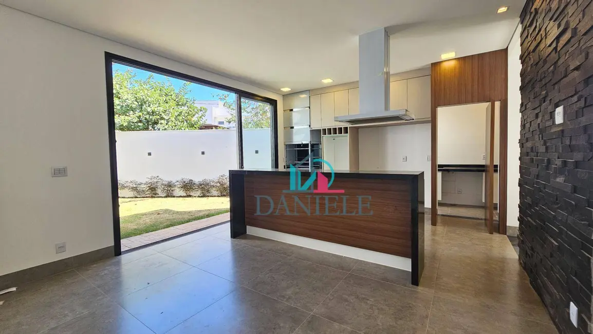 Casa de Condomínio com 3 quartos à venda, 364m2 em Parque Residencial Damha, Araraquara - SP - imagem 8 Foto 8 de Casa de Condomínio com 3 quartos à venda, 364m2 em Parque Residencial Damha, Araraquara - SP