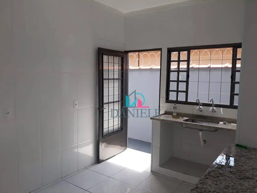 Casa com 3 quartos à venda, 180m2 em Jardim Imperador II, Araraquara - SP - imagem 3 Foto 3 de Casa com 3 quartos à venda, 180m2 em Jardim Imperador II, Araraquara - SP