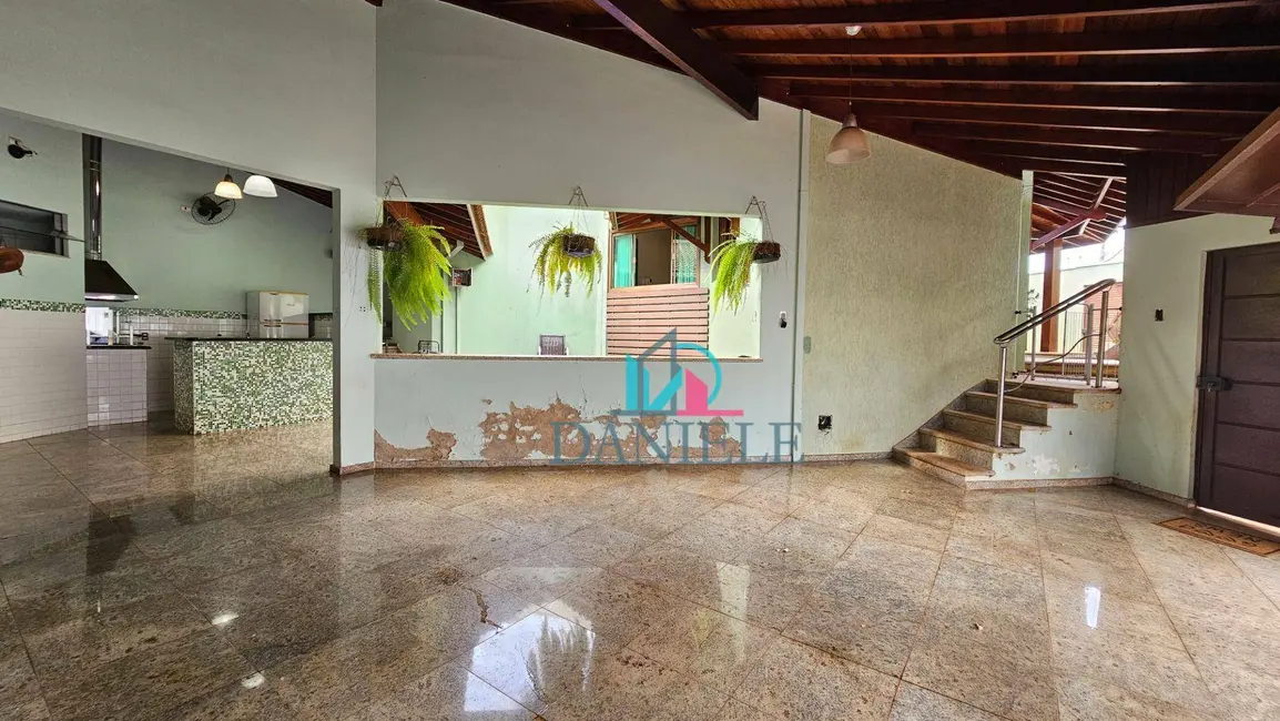 Casa com 3 quartos à venda, 295m2 em Jardim Botânico, Araraquara - SP - imagem 5 Foto 5 de Casa com 3 quartos à venda, 295m2 em Jardim Botânico, Araraquara - SP