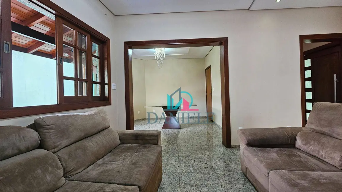 Casa com 3 quartos à venda, 295m2 em Jardim Botânico, Araraquara - SP - imagem 8 Foto 8 de Casa com 3 quartos à venda, 295m2 em Jardim Botânico, Araraquara - SP
