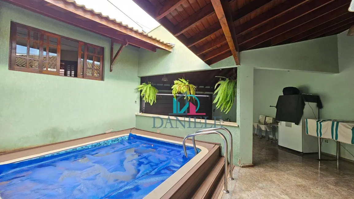 Casa com 3 quartos à venda, 295m2 em Jardim Botânico, Araraquara - SP - imagem 3 Foto 3 de Casa com 3 quartos à venda, 295m2 em Jardim Botânico, Araraquara - SP