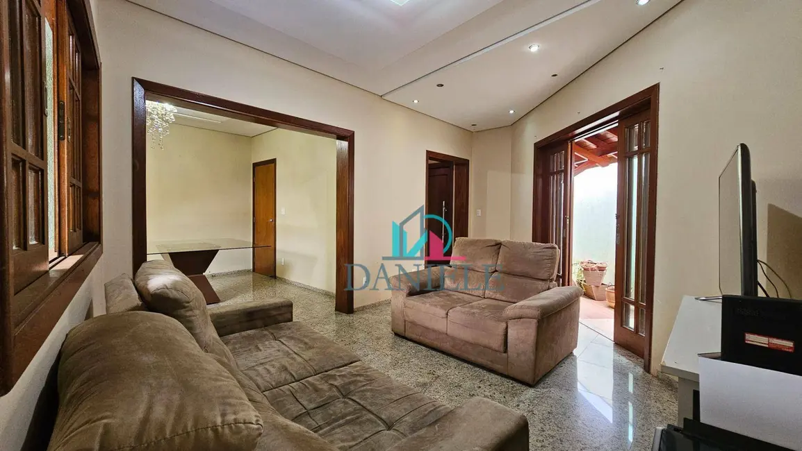 Casa com 3 quartos à venda, 295m2 em Jardim Botânico, Araraquara - SP - imagem 9 Foto 9 de Casa com 3 quartos à venda, 295m2 em Jardim Botânico, Araraquara - SP