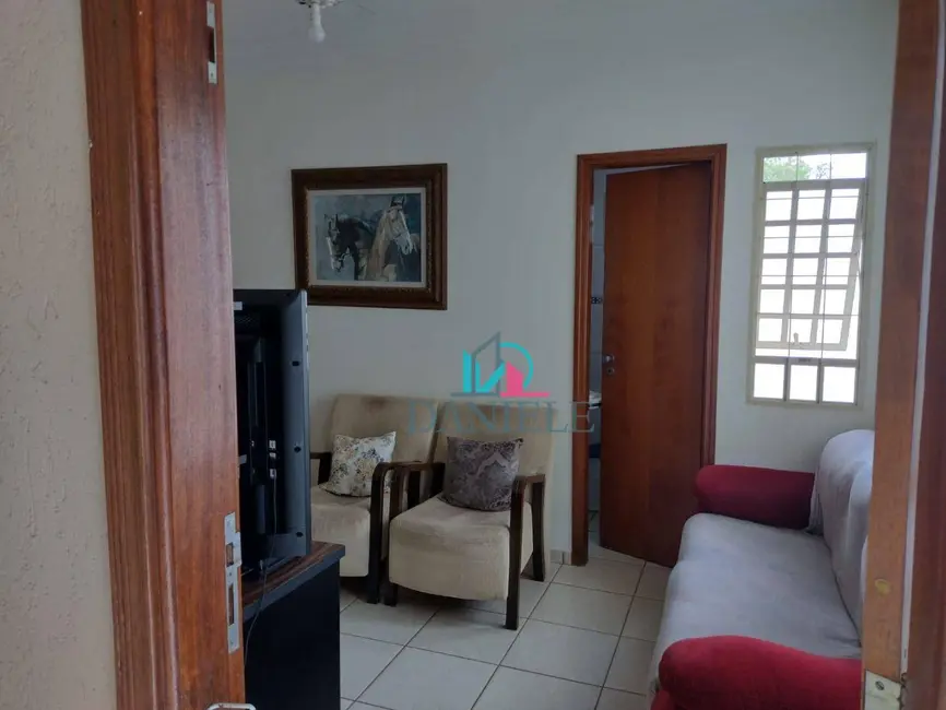 Foto 3 de Casa com 3 quartos à venda, 385m2 em Jardim Imperador, Araraquara - SP