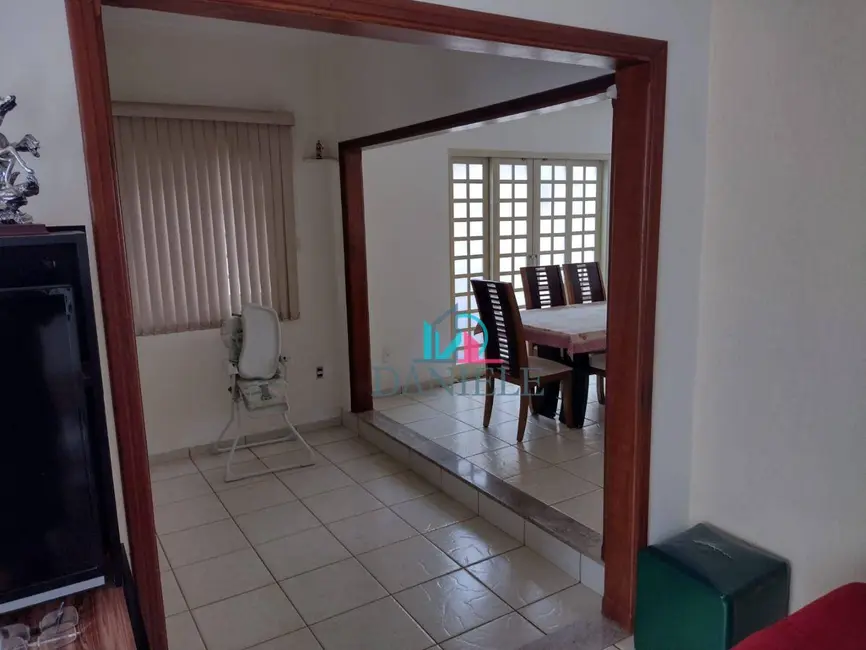 Foto 4 de Casa com 3 quartos à venda, 385m2 em Jardim Imperador, Araraquara - SP