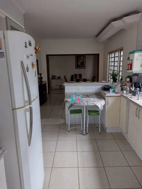 Foto 1 de Casa com 3 quartos à venda, 385m2 em Jardim Imperador, Araraquara - SP
