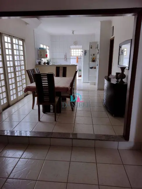 Foto 2 de Casa com 3 quartos à venda, 385m2 em Jardim Imperador, Araraquara - SP