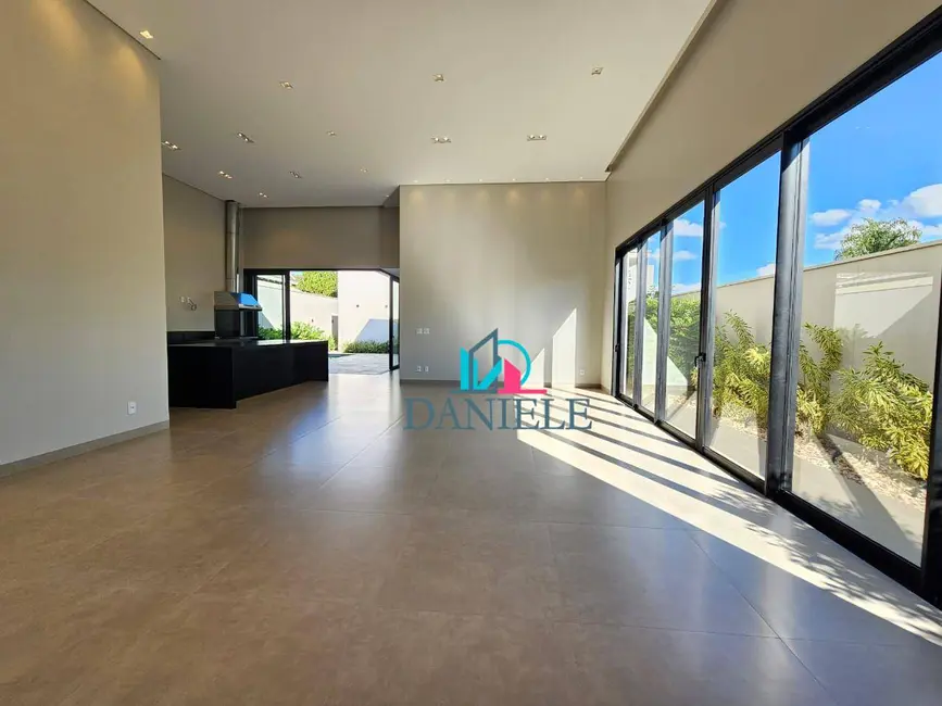 Casa de Condomínio com 4 quartos à venda, 632m2 em Jardim Residencial Quinta dos Oitis, Araraquara - SP - imagem 4 Foto 4 de Casa de Condomínio com 4 quartos à venda, 632m2 em Jardim Residencial Quinta dos Oitis, Araraquara - SP