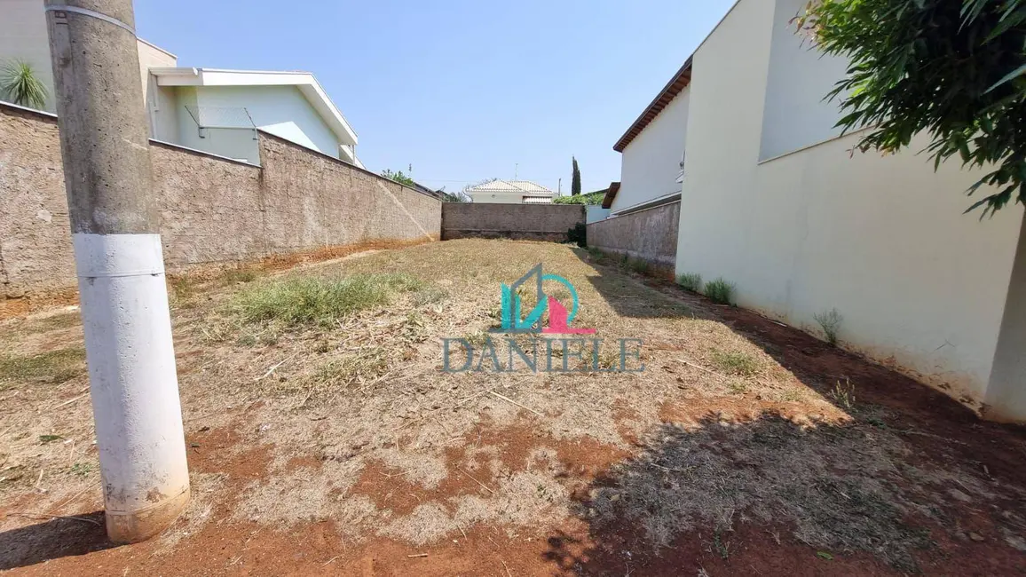 Foto 1 de Terreno / Lote à venda, 308m2 em Jardim dos Flamboyants, Araraquara - SP