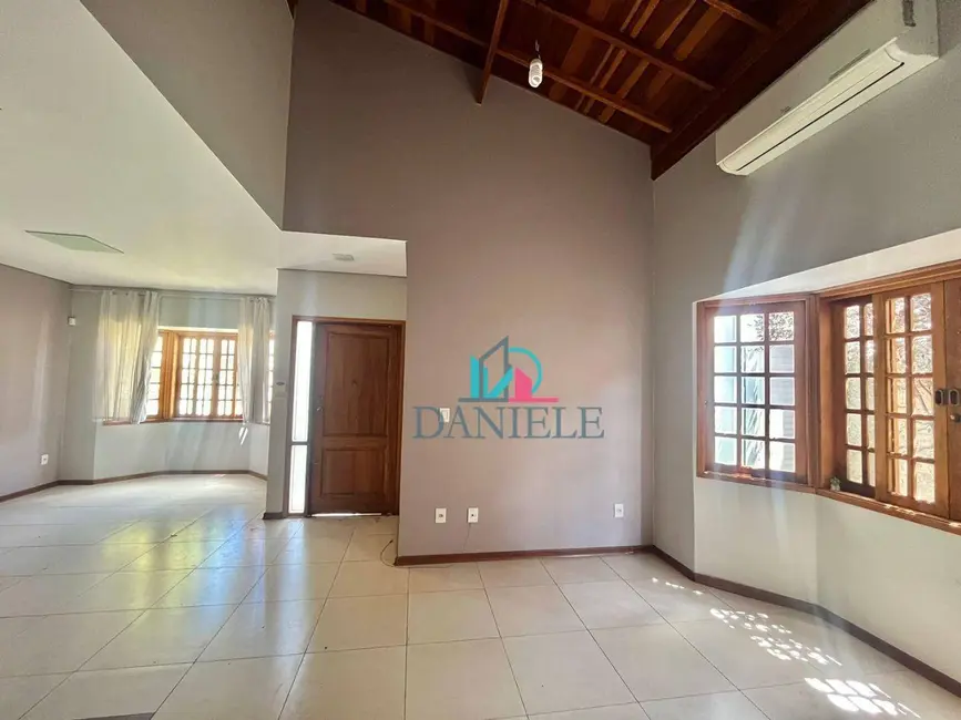 Foto 2 de Casa de Condomínio com 2 quartos à venda, 265m2 em Jardim Maria Luiza V, Araraquara - SP