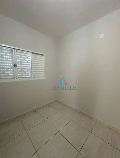 Casa com 2 quartos à venda, 180m2 em Jardim Adalberto Frederico de Oliveira Roxo I, Araraquara - SP - imagem 6 Foto 6 de Casa com 2 quartos à venda, 180m2 em Jardim Adalberto Frederico de Oliveira Roxo I, Araraquara - SP