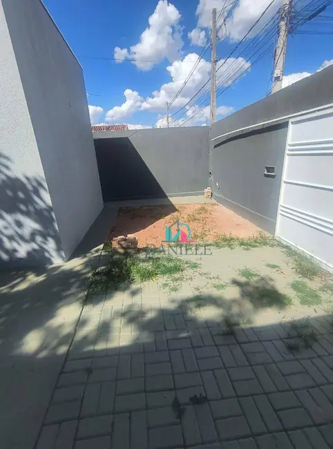 Casa com 2 quartos à venda, 180m2 em Jardim Adalberto Frederico de Oliveira Roxo I, Araraquara - SP - imagem 2 Foto 2 de Casa com 2 quartos à venda, 180m2 em Jardim Adalberto Frederico de Oliveira Roxo I, Araraquara - SP