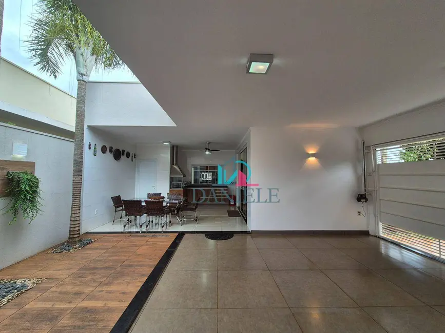 Casa de Condomínio com 3 quartos à venda, 277m2 em Parque Residencial Damha, Araraquara - SP - imagem 8 Foto 8 de Casa de Condomínio com 3 quartos à venda, 277m2 em Parque Residencial Damha, Araraquara - SP