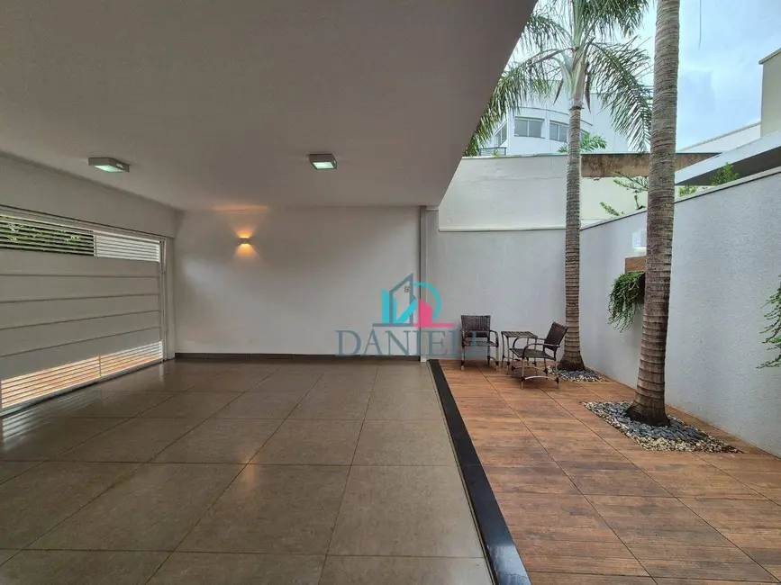 Casa de Condomínio com 3 quartos à venda, 277m2 em Parque Residencial Damha, Araraquara - SP - imagem 7 Foto 7 de Casa de Condomínio com 3 quartos à venda, 277m2 em Parque Residencial Damha, Araraquara - SP