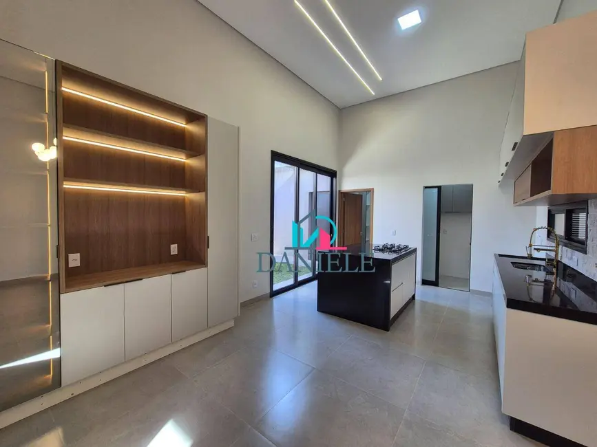 Casa de Condomínio com 3 quartos à venda, 301m2 em Parque Residencial Damha, Araraquara - SP - imagem 3 Foto 3 de Casa de Condomínio com 3 quartos à venda, 301m2 em Parque Residencial Damha, Araraquara - SP