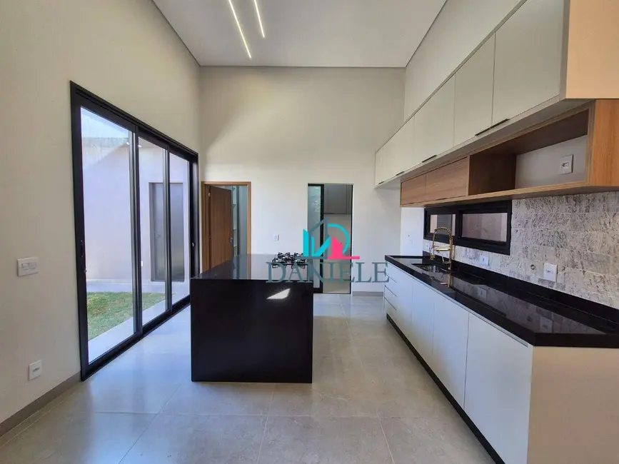 Casa de Condomínio com 3 quartos à venda, 301m2 em Parque Residencial Damha, Araraquara - SP - imagem 6 Foto 6 de Casa de Condomínio com 3 quartos à venda, 301m2 em Parque Residencial Damha, Araraquara - SP