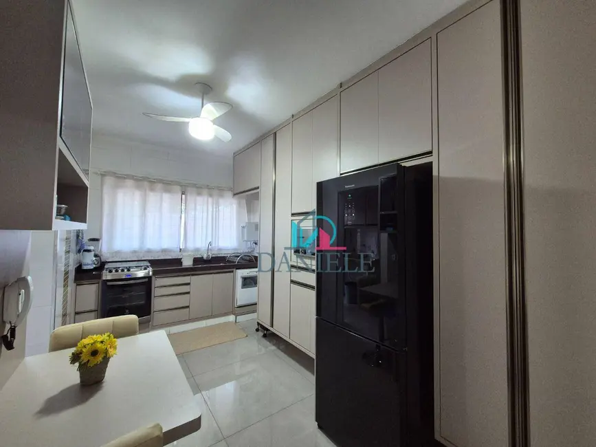 Foto 2 de Casa com 2 quartos à venda, 300m2 em Vila Harmonia, Araraquara - SP