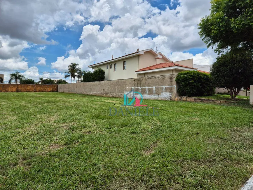 Foto 3 de Terreno / Lote à venda, 909m2 em Jardim Magnólias, Araraquara - SP