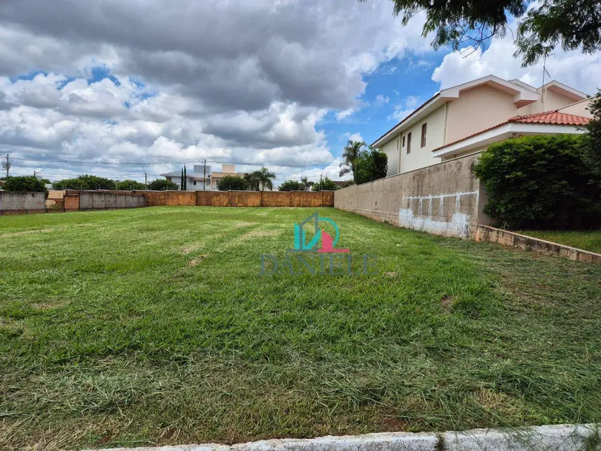 Foto 1 de Terreno / Lote à venda, 909m2 em Jardim Magnólias, Araraquara - SP