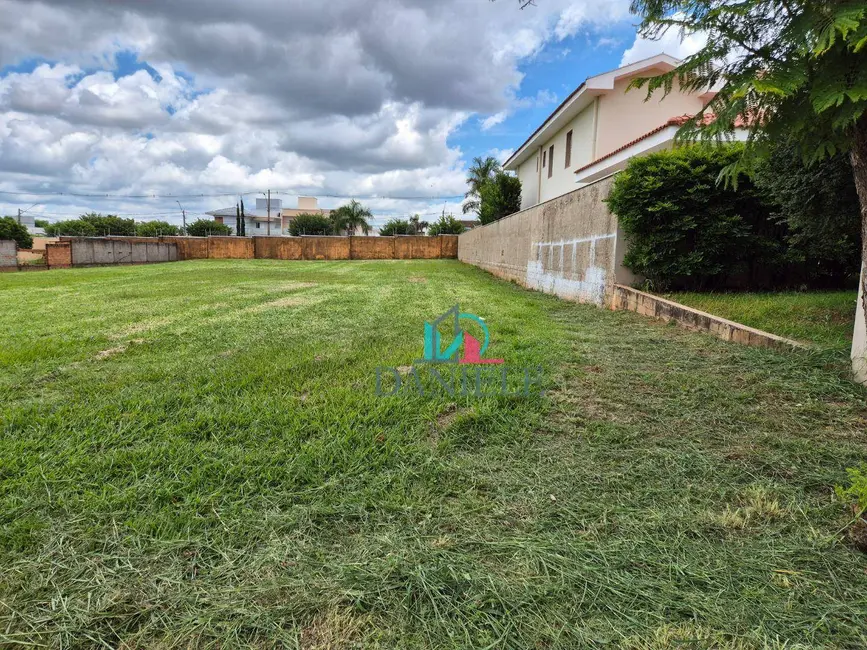 Foto 2 de Terreno / Lote à venda, 909m2 em Jardim Magnólias, Araraquara - SP