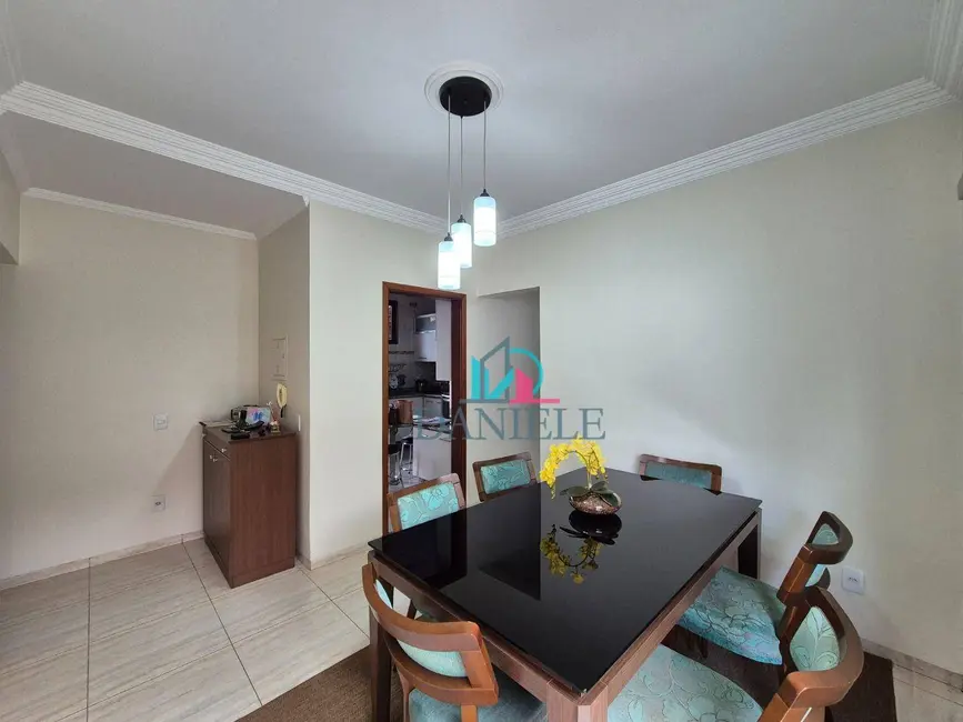Casa com 3 quartos à venda, 262m2 em Jardim Cristo Rei (Vila Xavier), Araraquara - SP - imagem 5 Foto 5 de Casa com 3 quartos à venda, 262m2 em Jardim Cristo Rei (Vila Xavier), Araraquara - SP