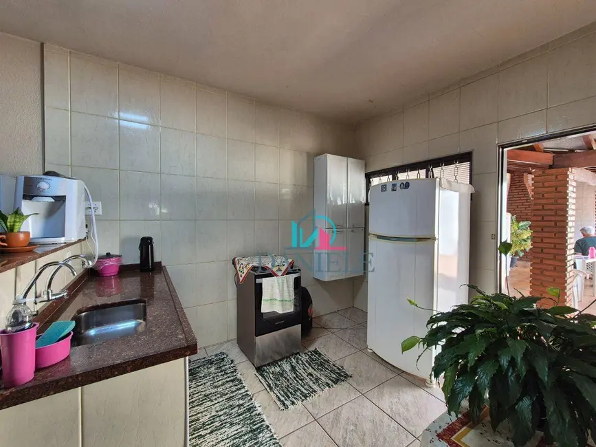 Casa com 3 quartos à venda, 300m2 em Vila Santa Maria (Vila Xavier), Araraquara - SP - imagem 4 Foto 4 de Casa com 3 quartos à venda, 300m2 em Vila Santa Maria (Vila Xavier), Araraquara - SP