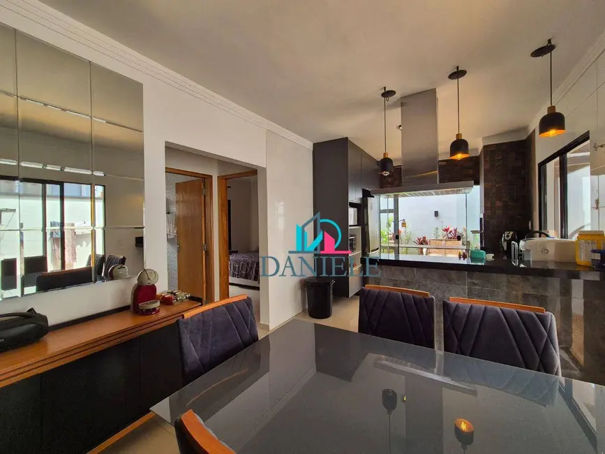 Casa de Condomínio com 3 quartos à venda, 245m2 em Araraquara - SP - imagem 8 Foto 8 de Casa de Condomínio com 3 quartos à venda, 245m2 em Araraquara - SP