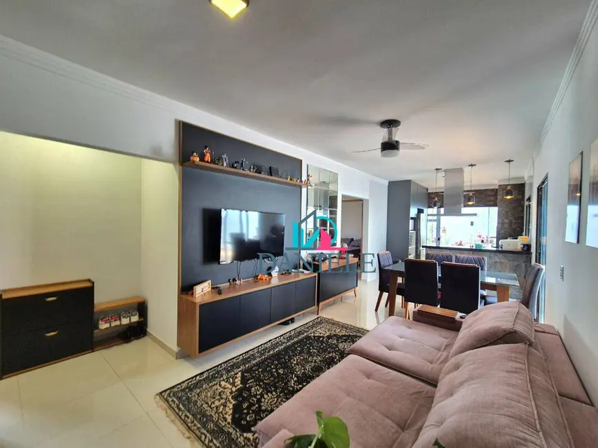 Casa de Condomínio com 3 quartos à venda, 245m2 em Araraquara - SP - imagem 1 Foto 1 de Casa de Condomínio com 3 quartos à venda, 245m2 em Araraquara - SP