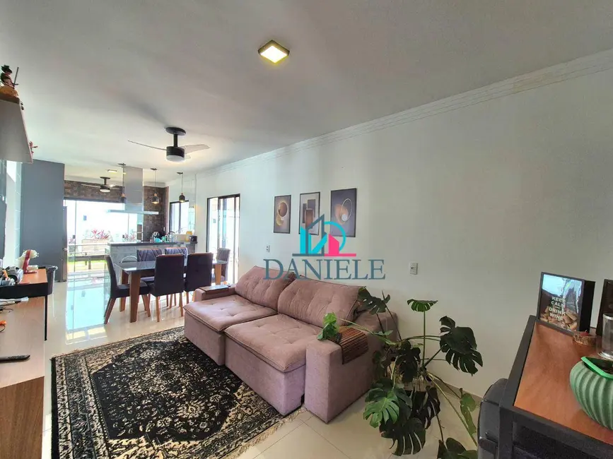 Casa de Condomínio com 3 quartos à venda, 245m2 em Araraquara - SP - imagem 4 Foto 4 de Casa de Condomínio com 3 quartos à venda, 245m2 em Araraquara - SP