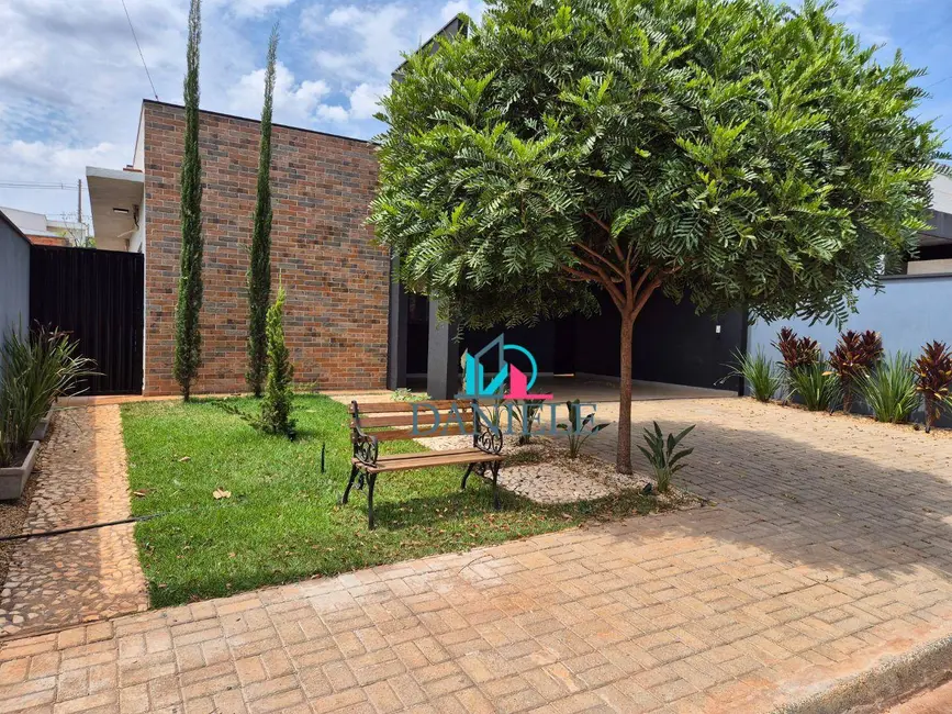 Casa de Condomínio com 3 quartos à venda, 245m2 em Araraquara - SP - imagem 2 Foto 2 de Casa de Condomínio com 3 quartos à venda, 245m2 em Araraquara - SP