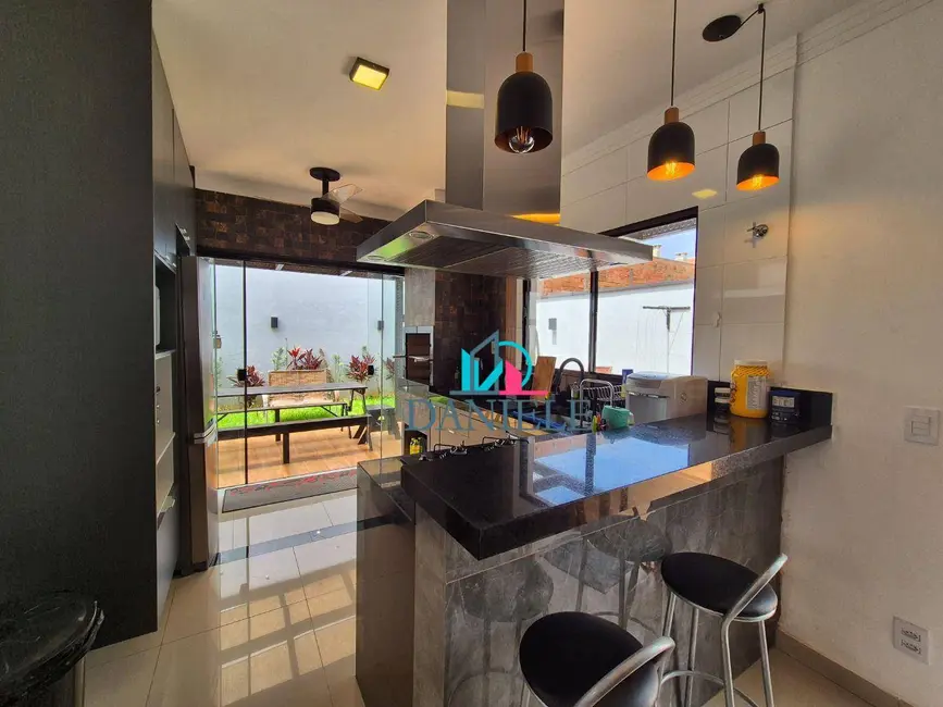 Casa de Condomínio com 3 quartos à venda, 245m2 em Araraquara - SP - imagem 9 Foto 9 de Casa de Condomínio com 3 quartos à venda, 245m2 em Araraquara - SP