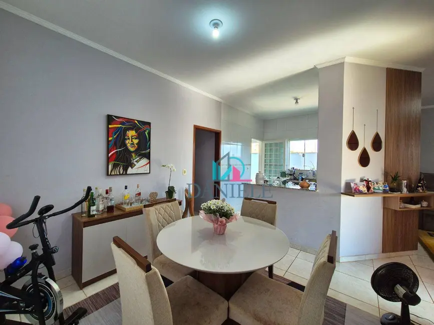 Foto 1 de Casa com 3 quartos à venda, 295m2 em Residencial Cambuy, Araraquara - SP