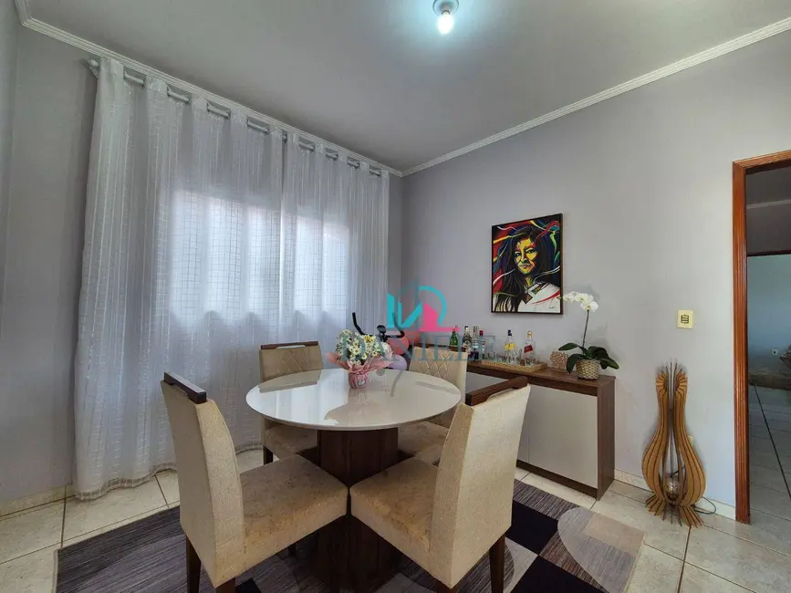 Foto 4 de Casa com 3 quartos à venda, 295m2 em Residencial Cambuy, Araraquara - SP