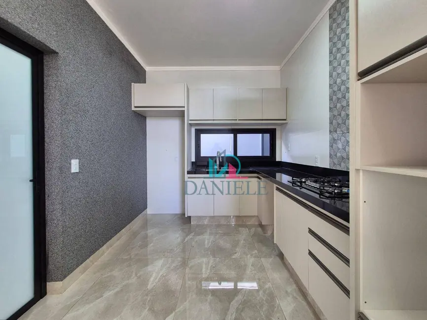 Foto 4 de Casa de Condomínio com 3 quartos à venda, 270m2 em Parque Tropical, Araraquara - SP