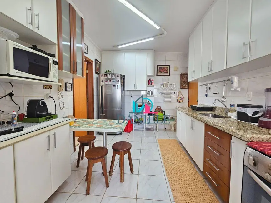 Apartamento com 4 quartos à venda, 213m2 em Araraquara - SP - imagem 8 Foto 8 de Apartamento com 4 quartos à venda, 213m2 em Araraquara - SP