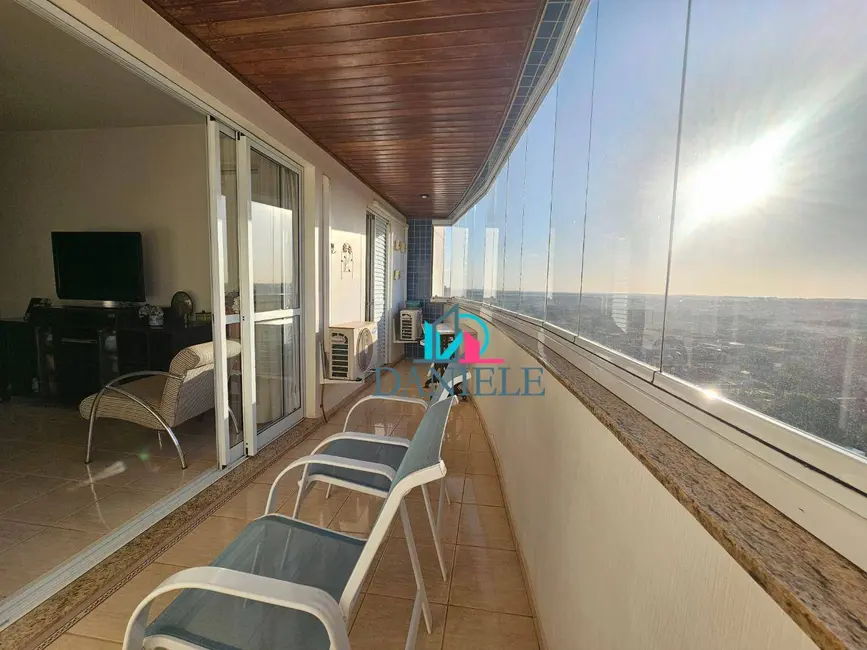 Foto 1 de Apartamento com 4 quartos à venda, 213m2 em Araraquara - SP
