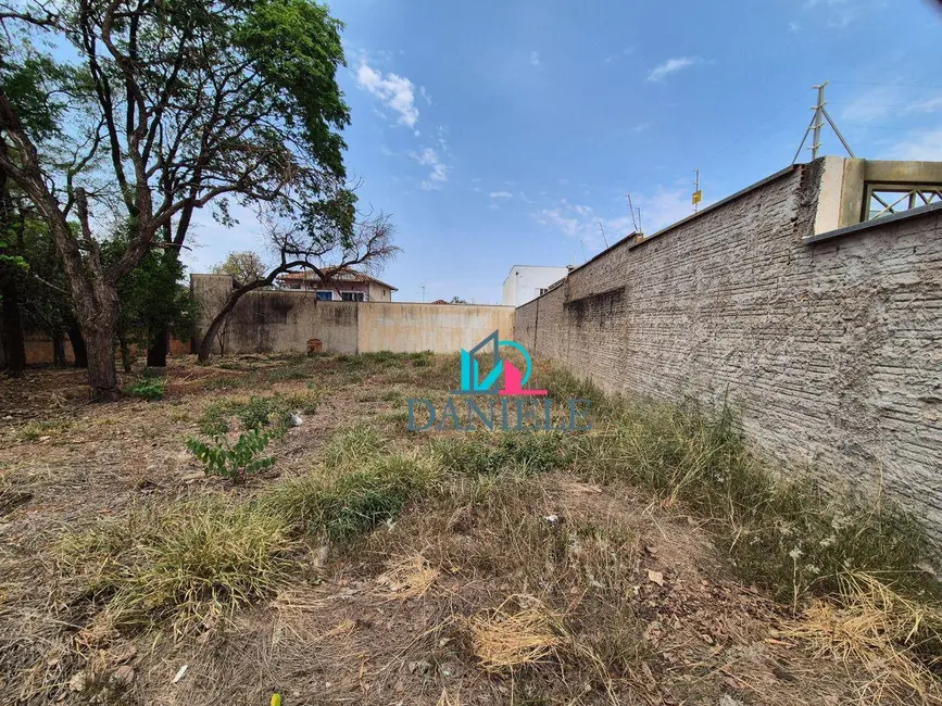 Foto 3 de Terreno / Lote à venda, 302m2 em Jardim Botânico, Araraquara - SP