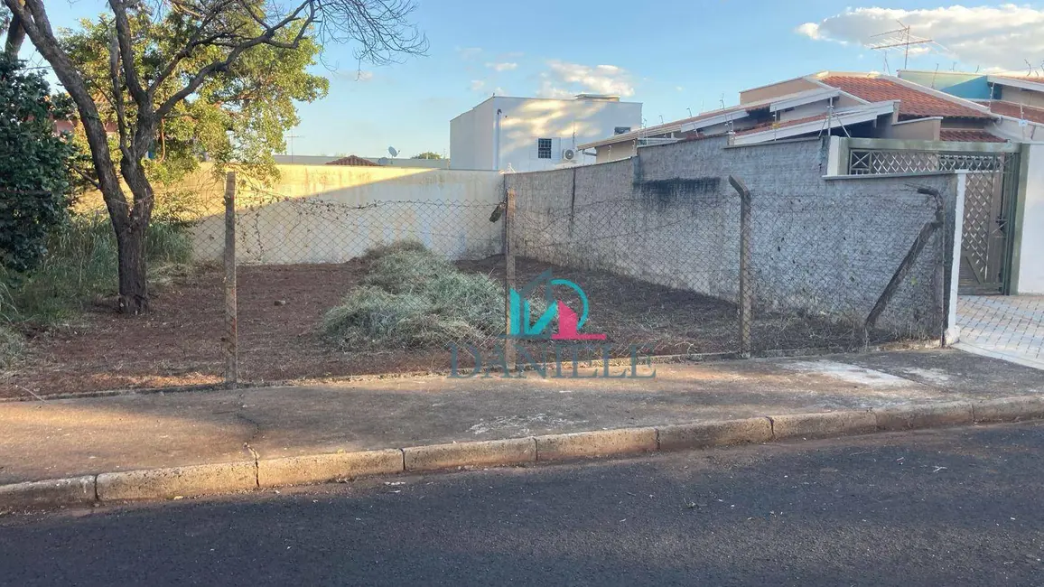 Foto 1 de Terreno / Lote à venda, 302m2 em Jardim Botânico, Araraquara - SP